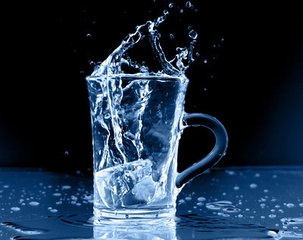 喝了多年水，還是不會(huì)喝水 蘇約克蘇打水（圖）_1