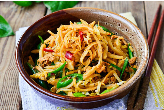 炒燜餅必須要用鐵鍋嗎？炒燜餅可以搭配什么菜成本低又受消費(fèi)者喜歡呢_1