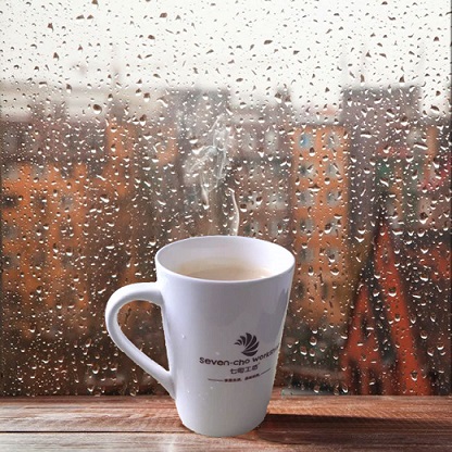 下雨天配上一杯咖啡。（图）_1