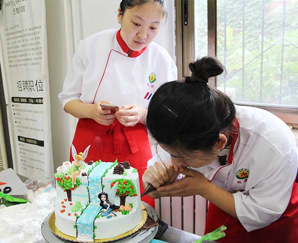 北京糕点培训学校，烘焙培训班多少钱，古城西点培训学校,学做蛋糕的学校（图）_2