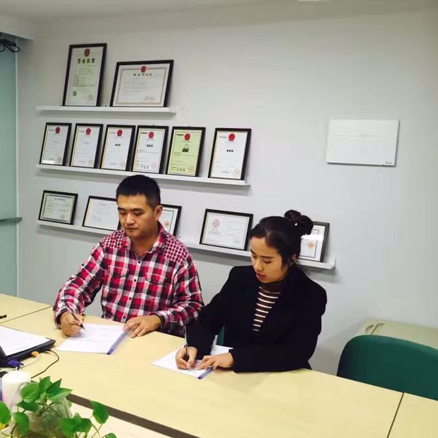 茜茜母女正式簽約燭生活創(chuàng)意手工館（圖）_6