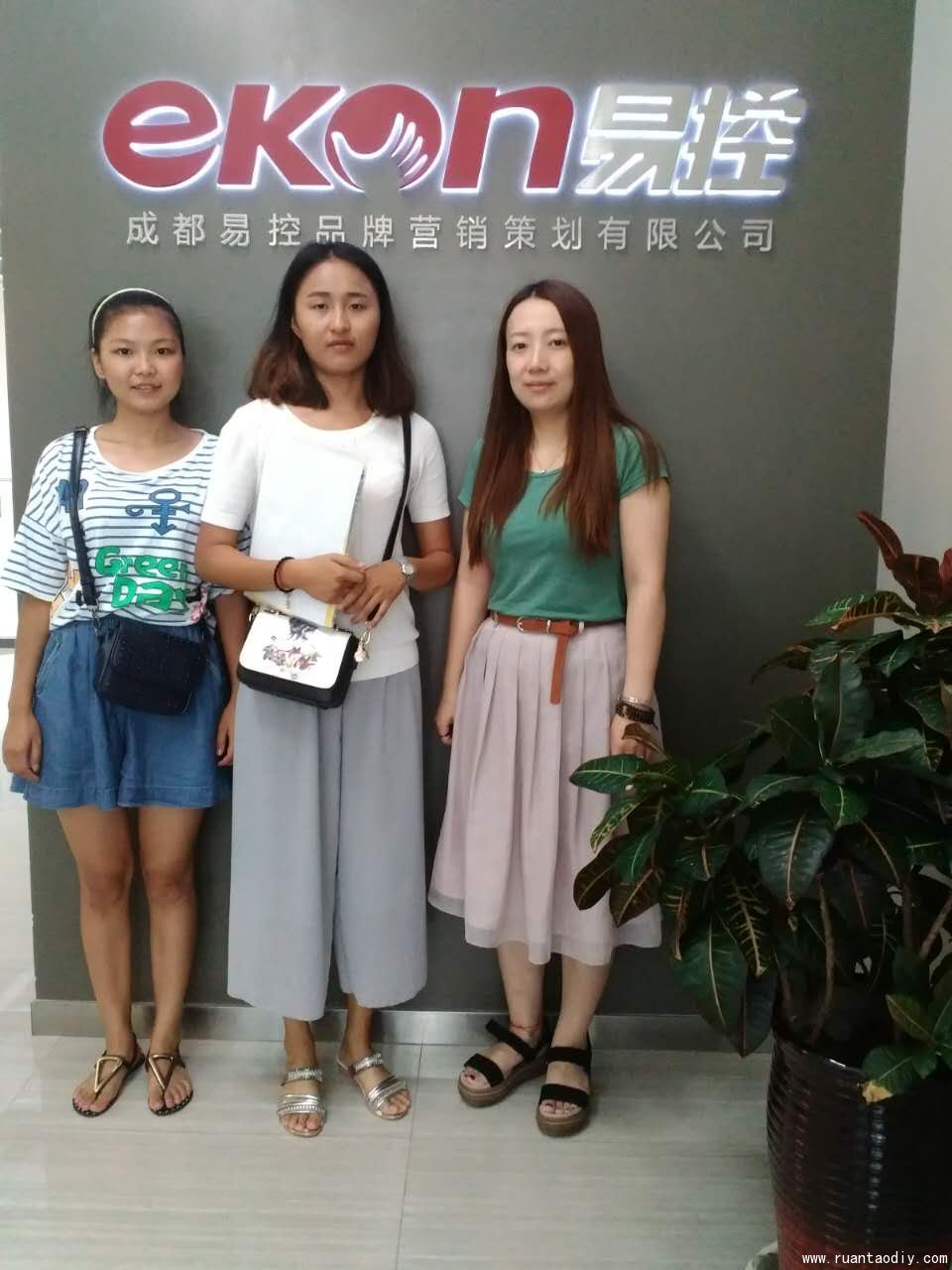 劉小琴店長正式簽約DIY創(chuàng)業(yè)項目手工陶藝（圖）_3