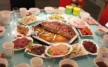 提醒：天冷吃火鍋謹防火鍋病（圖）_1