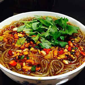 梅州哪里可以學(xué)酸辣粉做法 正宗酸辣粉培訓(xùn)（圖）_1