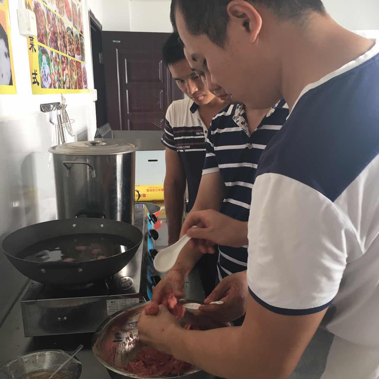 哪里培訓(xùn)的潮汕肉丸最好、正規(guī)專(zhuān)業(yè)潮汕肉丸培訓(xùn)機(jī)構(gòu)（圖）_1