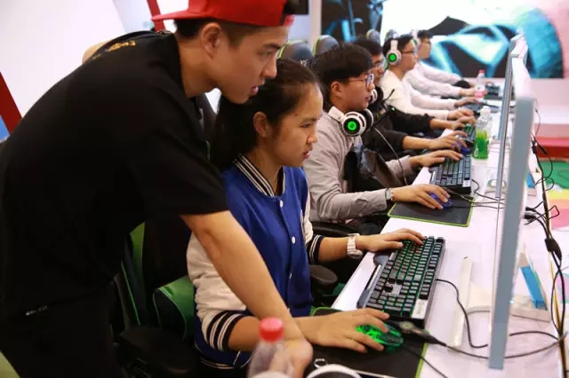 杰拉網(wǎng)咖攜手華數(shù)TV在2016體博會上火了一把_4