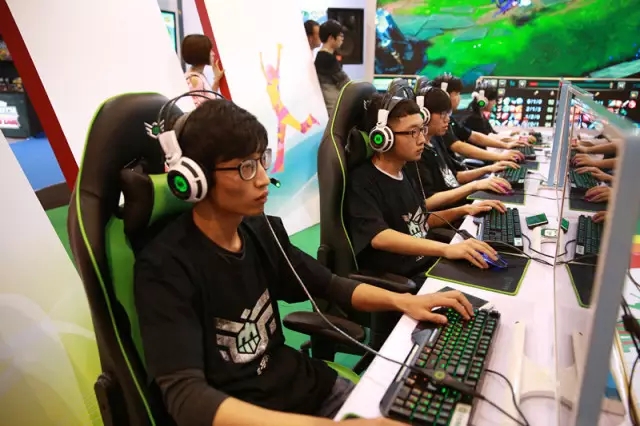 杰拉網(wǎng)咖攜手華數(shù)TV在2016體博會上火了一把_5