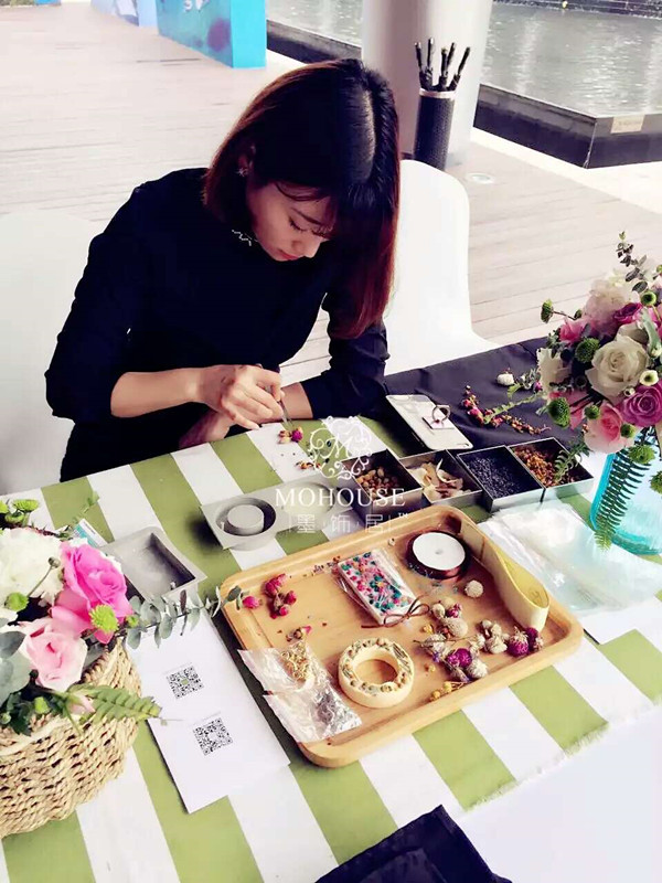 墨飾居攜手高端樓盤開展現(xiàn)場制作香薰蠟牌活動（圖）_5