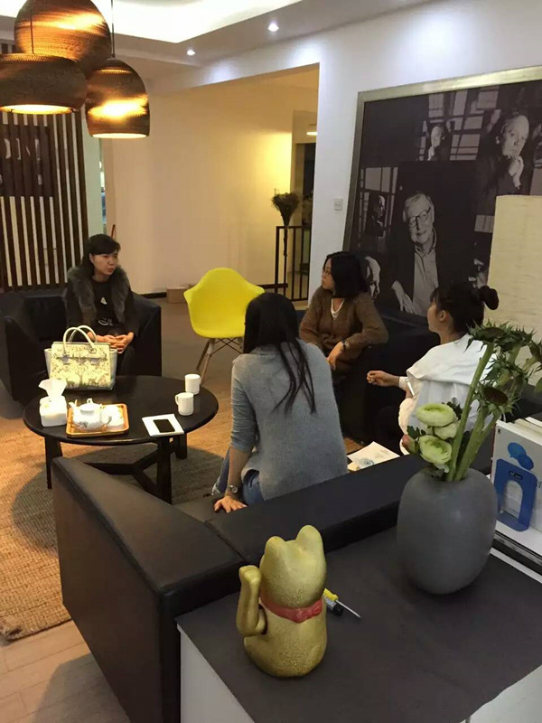 盧小姐與朋友前來墨飾居參觀考察（圖）_3