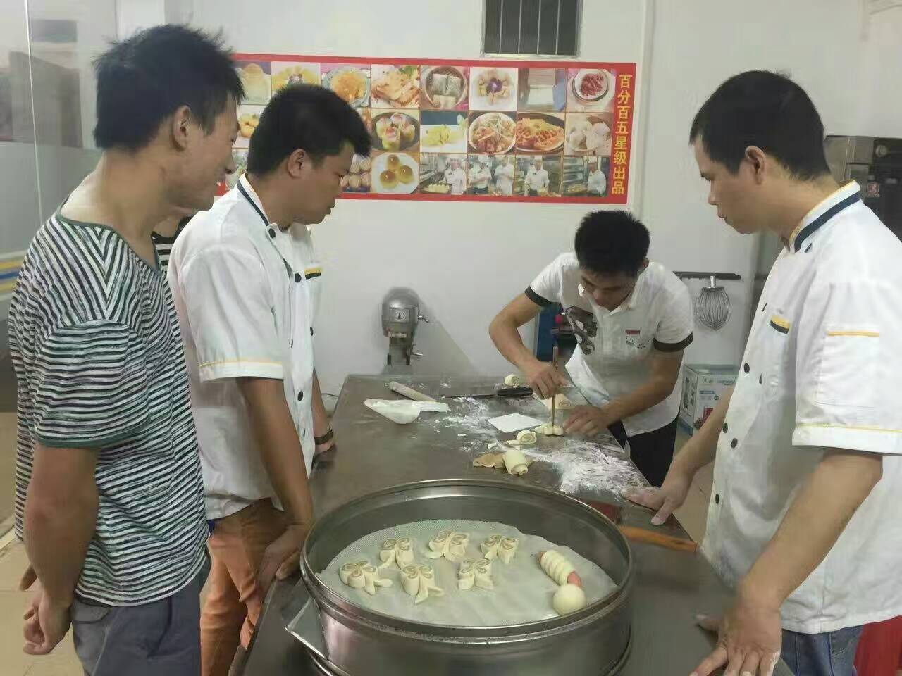 廣州包子技術(shù)哪里學(xué)、首選藝高松軟可口的包子培訓(xùn)（圖）_1