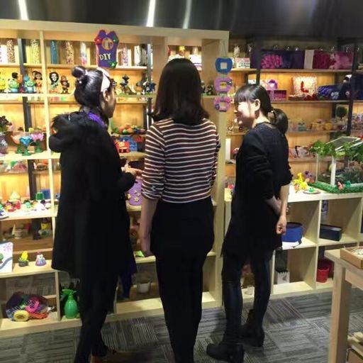 茜茜母女正式簽約燭生活創(chuàng)意手工館（圖）_5