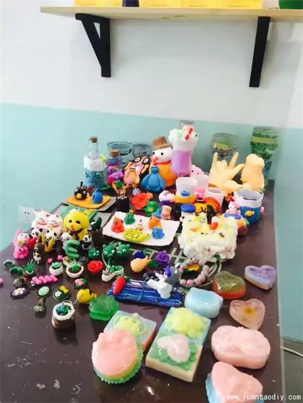 陶藝DIY戴微茜女士的加盟店總部培訓(xùn)結(jié)束（圖）_1