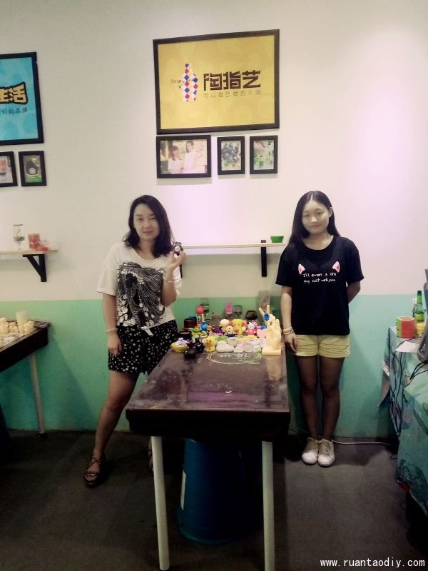 陶艺DIY李女士的加盟店总店培训结束（图）_2