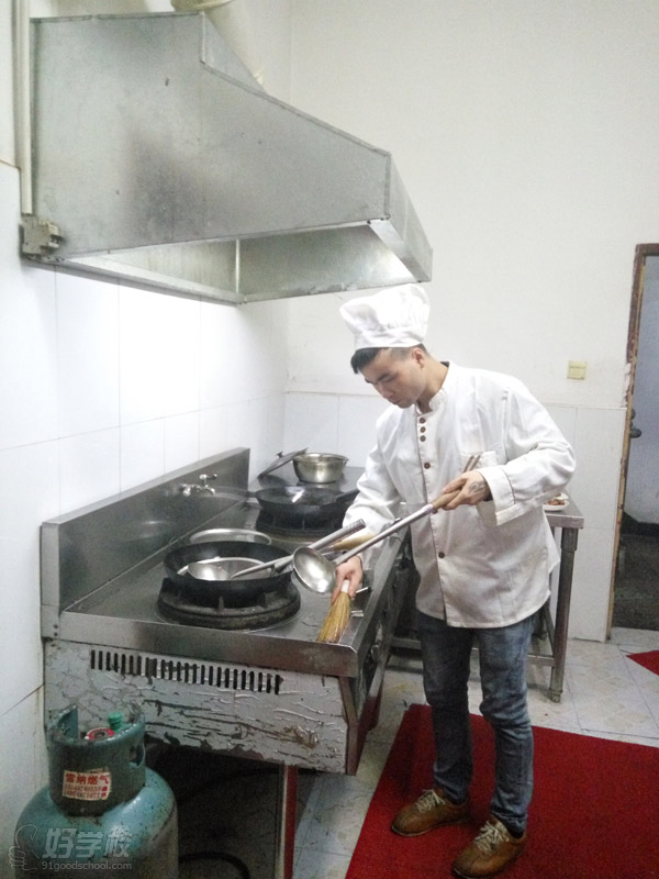 湖南厨师培训学校，哪里可以学炒菜（图）_1