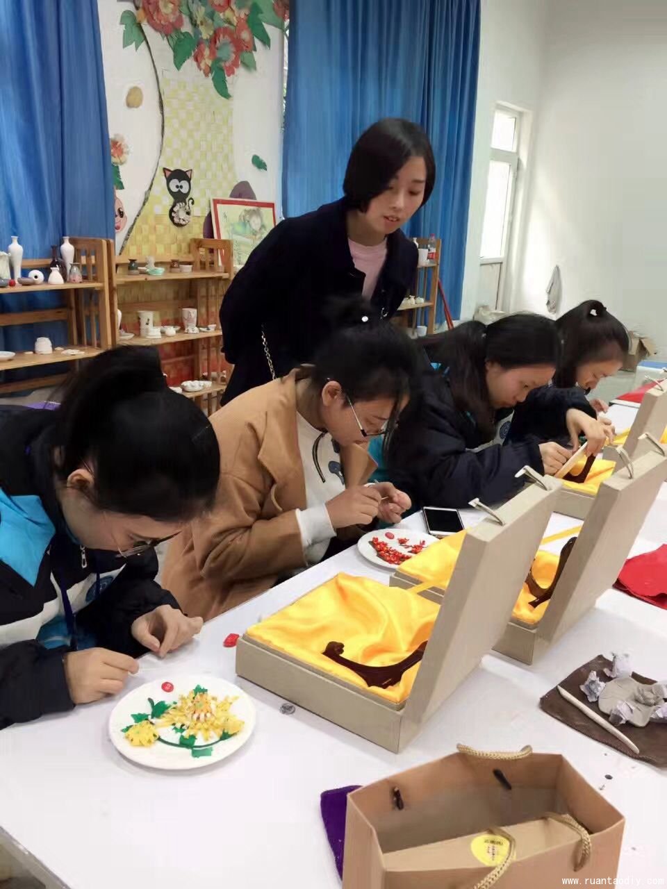 劉店長的一起玩陶藝軟陶盤藝渠道活動圓滿結(jié)束（圖）_1