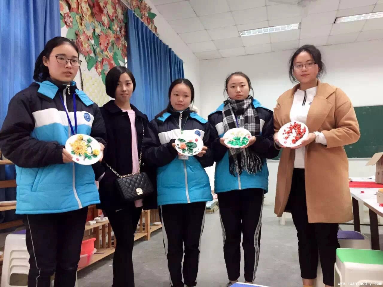 劉店長的一起玩陶藝軟陶盤藝渠道活動圓滿結(jié)束（圖）_2