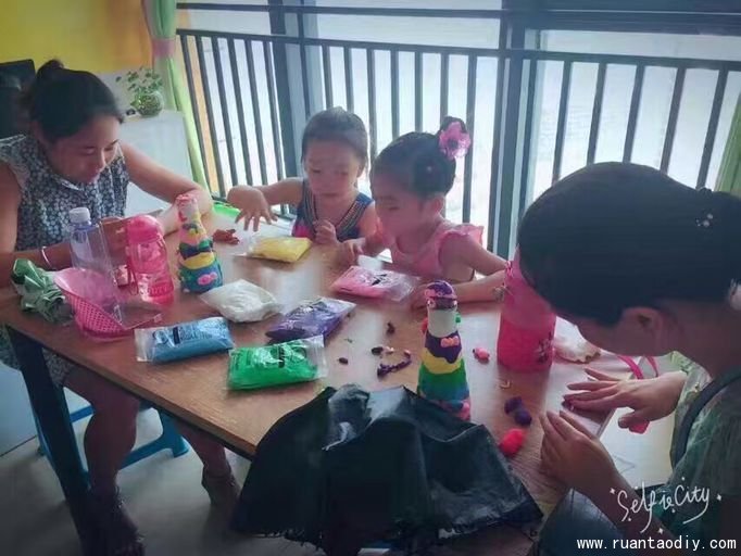 蘭店長(zhǎng)的手工加盟店舉辦粘土DIY親子活動(dòng)（圖）_3