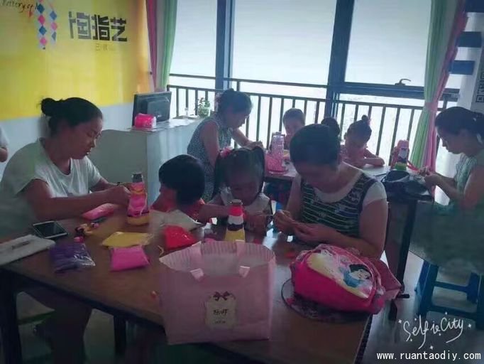 蘭店長(zhǎng)的手工加盟店舉辦粘土DIY親子活動(dòng)（圖）_4