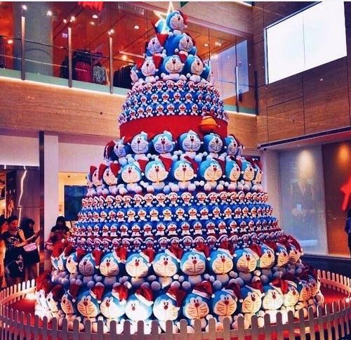 藍(lán)胖子圣誕樹炫酷登場，哆啦A夢送好運(yùn)！_2