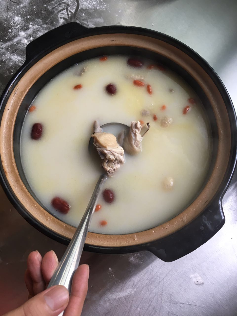 哪里學(xué)習(xí)豬肚雞火鍋?zhàn)钫?廣州豬肚雞火鍋培訓(xùn)（圖）_1