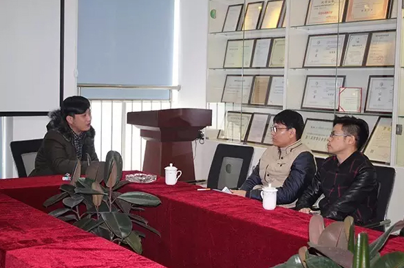 石家莊橋西區(qū)從事通訊設(shè)備行業(yè)的王總來公司考察（圖）_1