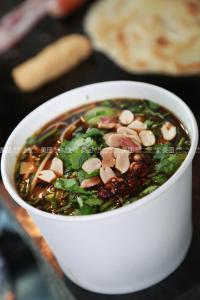 曉富酸辣粉加盟培訓(xùn)，材料的腌制 還有調(diào)料的配比都教_1