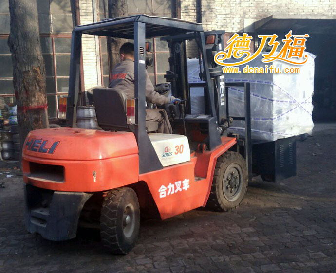 德乃福公司自產(chǎn)自銷全自動(dòng)輪轂拉絲機(jī)_1