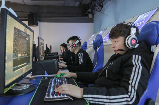 第八屆“杰拉杯”西部賽區(qū)FLK戰(zhàn)隊(duì)黑馬奪冠 你錯(cuò)過(guò)的那些精彩瞬間！_5