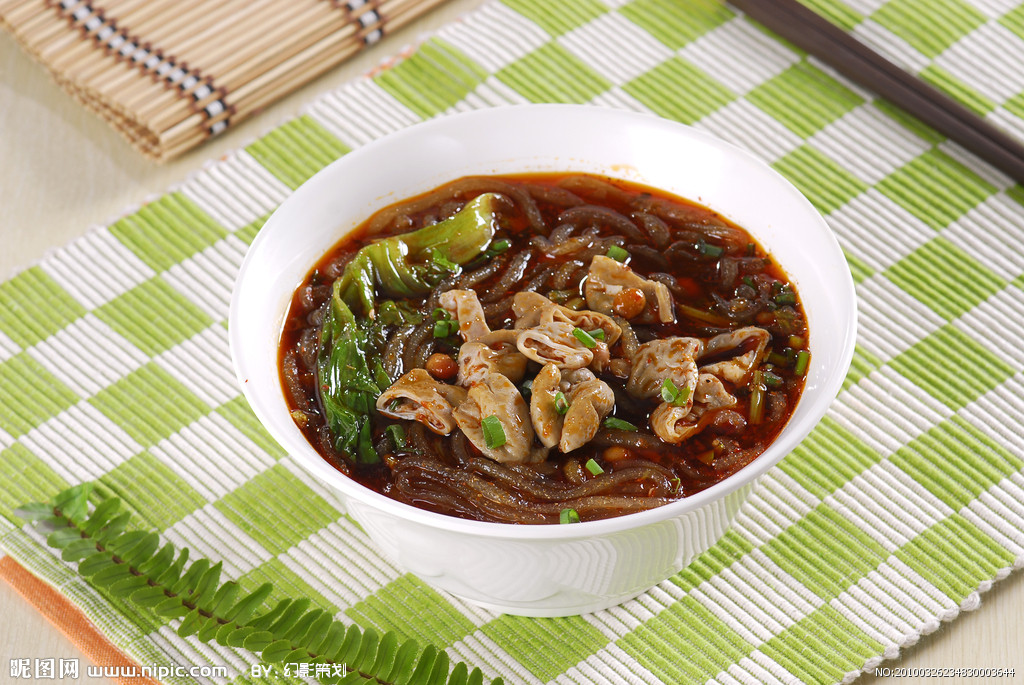 做曉富酸辣粉加盟店需要的食材原材料是由總部供應(yīng)還是自行采購/多少錢_1