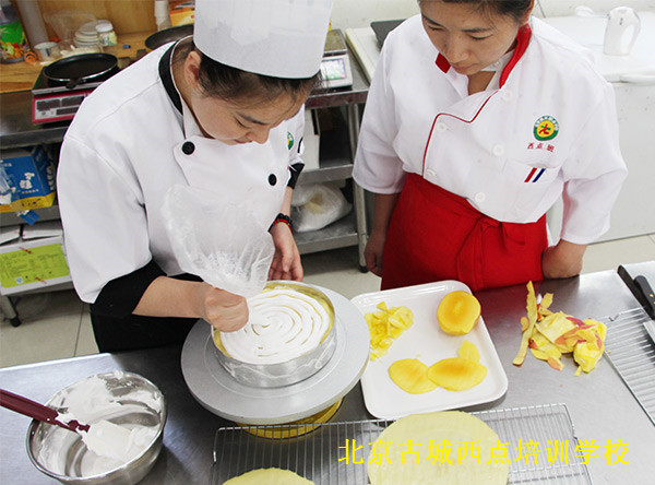 北京西點(diǎn)烘焙培訓(xùn)哪家強(qiáng)? 古城西點(diǎn)培訓(xùn)學(xué)校名列其中_1