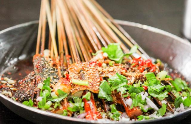 小編推薦的這家砂鍋串串香加盟店，穿起禮服都可以去吃（圖）_1