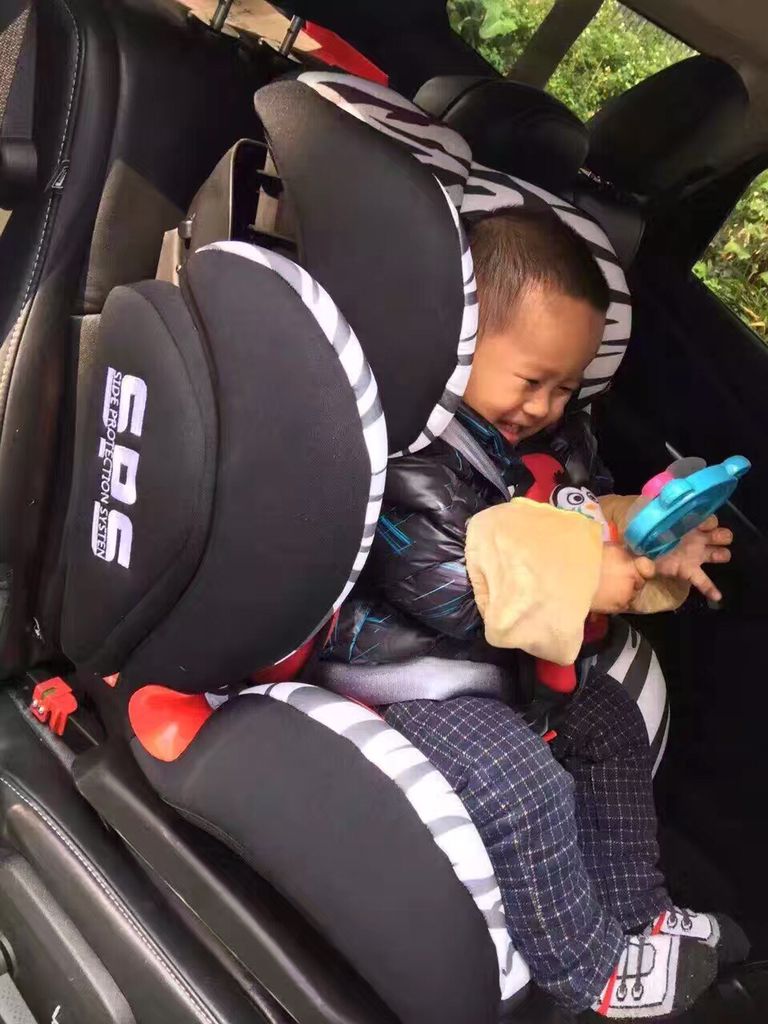 如何讓寶寶樂意坐兒童安全座椅？_1