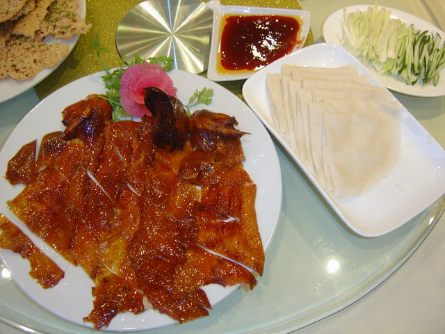 哪里可以學(xué)北京片皮鴨技術(shù)，片皮鴨培訓(xùn)聯(lián)系方式（圖）_1