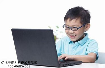 【視力檢查真的能預(yù)防近視】？ 億視寧（圖）_1