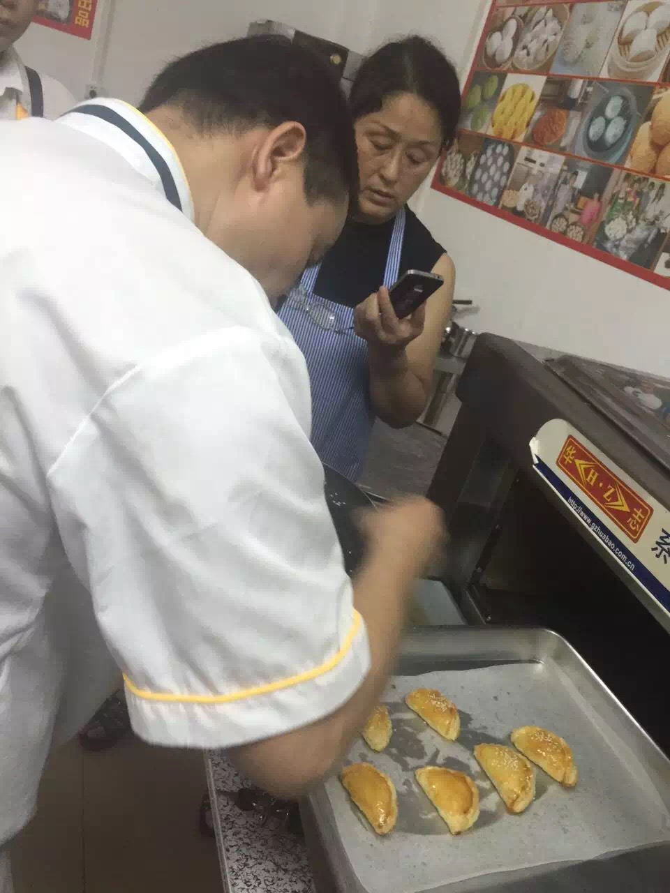 正宗點(diǎn)心糕點(diǎn)專業(yè)培訓(xùn)、廣州專業(yè)點(diǎn)心糕點(diǎn)技術(shù)培訓(xùn)班（圖）_1