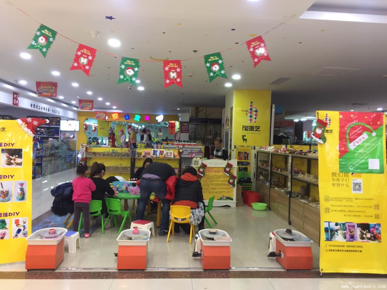 李店長的兒童陶藝手工店圣誕節(jié)活動（圖）_2