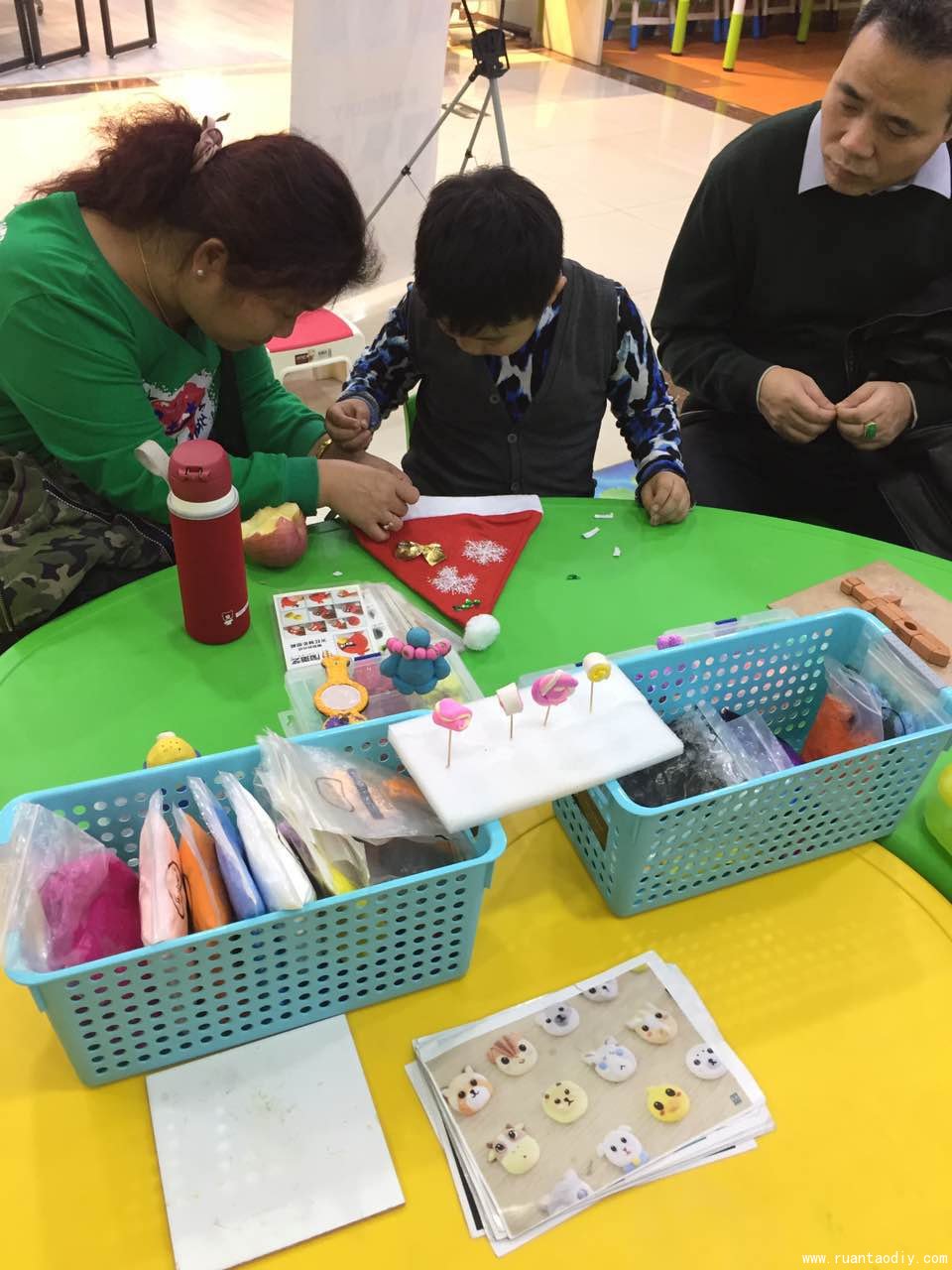 李店長的兒童陶藝手工店圣誕節(jié)活動（圖）_3