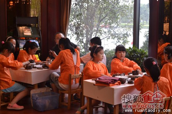 陶指藝兒童陶藝玩翻六一兒童節(jié)活動(dòng)現(xiàn)場(chǎng)（圖）_1