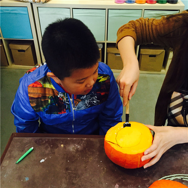 燭生活DIY課堂：南瓜燈親子活動(dòng)現(xiàn)場(chǎng)（圖）_5