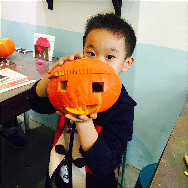 燭生活DIY課堂：南瓜燈親子活動(dòng)現(xiàn)場(chǎng)（圖）_6