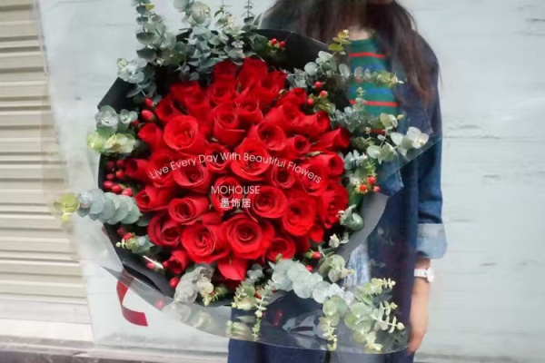 墨飾居創(chuàng)意花店告訴你送她什么顏色的玫瑰好（圖）_1