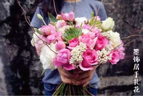 墨飾居創(chuàng)意花店告訴你送她什么顏色的玫瑰好（圖）_2