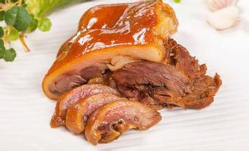 山東鹵菜加盟 學(xué)習(xí)醬豬頭肉鹵豬頭肉做法（圖）_1