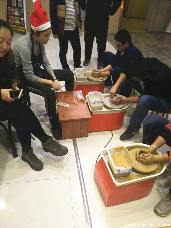 陶指藝韓店長的手工陶藝代理店圣誕節(jié)活動現(xiàn)場（圖）_6