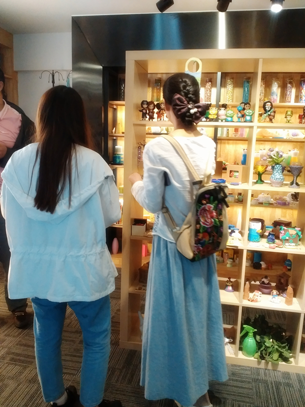 宋女士正式簽約燭生活創(chuàng)意手工館（圖）_1