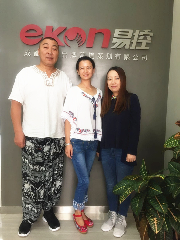 宋女士正式簽約燭生活創(chuàng)意手工館（圖）_5