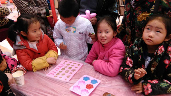 成都青羊萬(wàn)達(dá)圣誕火熱手工皂DIY暖場(chǎng)活動(dòng)(圖)_4