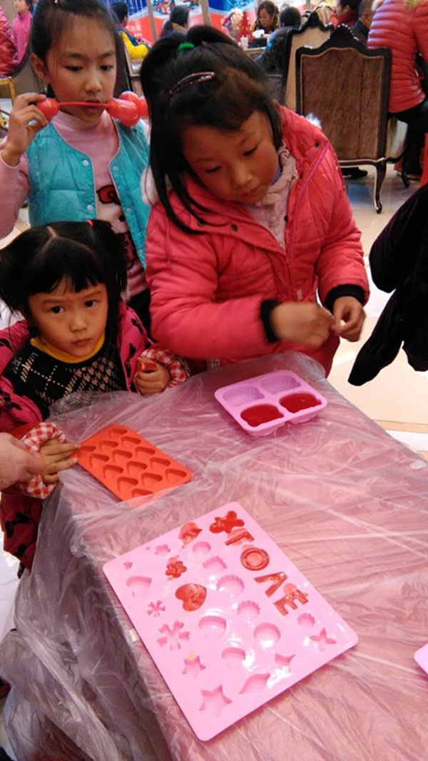 成都青羊萬(wàn)達(dá)圣誕火熱手工皂DIY暖場(chǎng)活動(dòng)(圖)_6