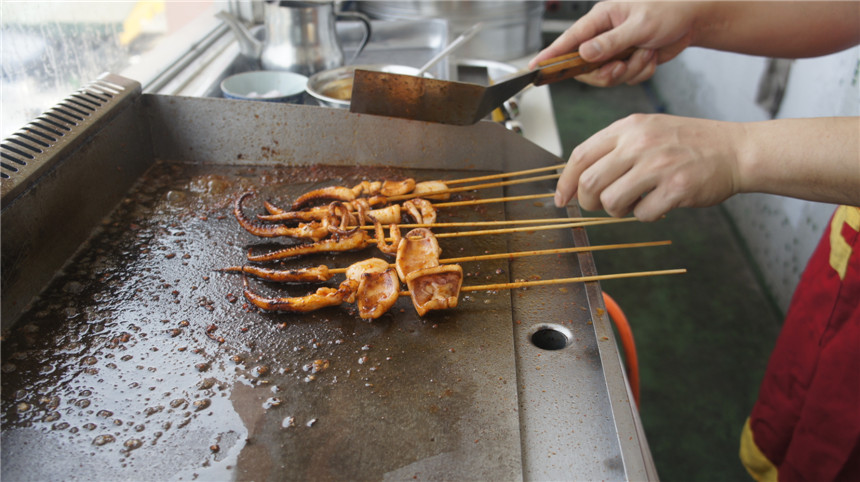 廣州哪里有鐵板魷魚技術(shù)培訓(xùn)學(xué)，專業(yè)鐵板魷魚做法教學(xué)實操培訓(xùn)（圖）_1