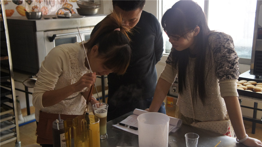 學(xué)專業(yè)奶茶做法培訓(xùn)，廣州哪里有奶茶技術(shù)培訓(xùn)加盟（圖）_1